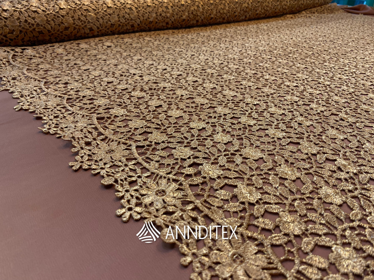 Wipiure floral – Negro, Chedrón, Gris y Beige | ANNDITEX