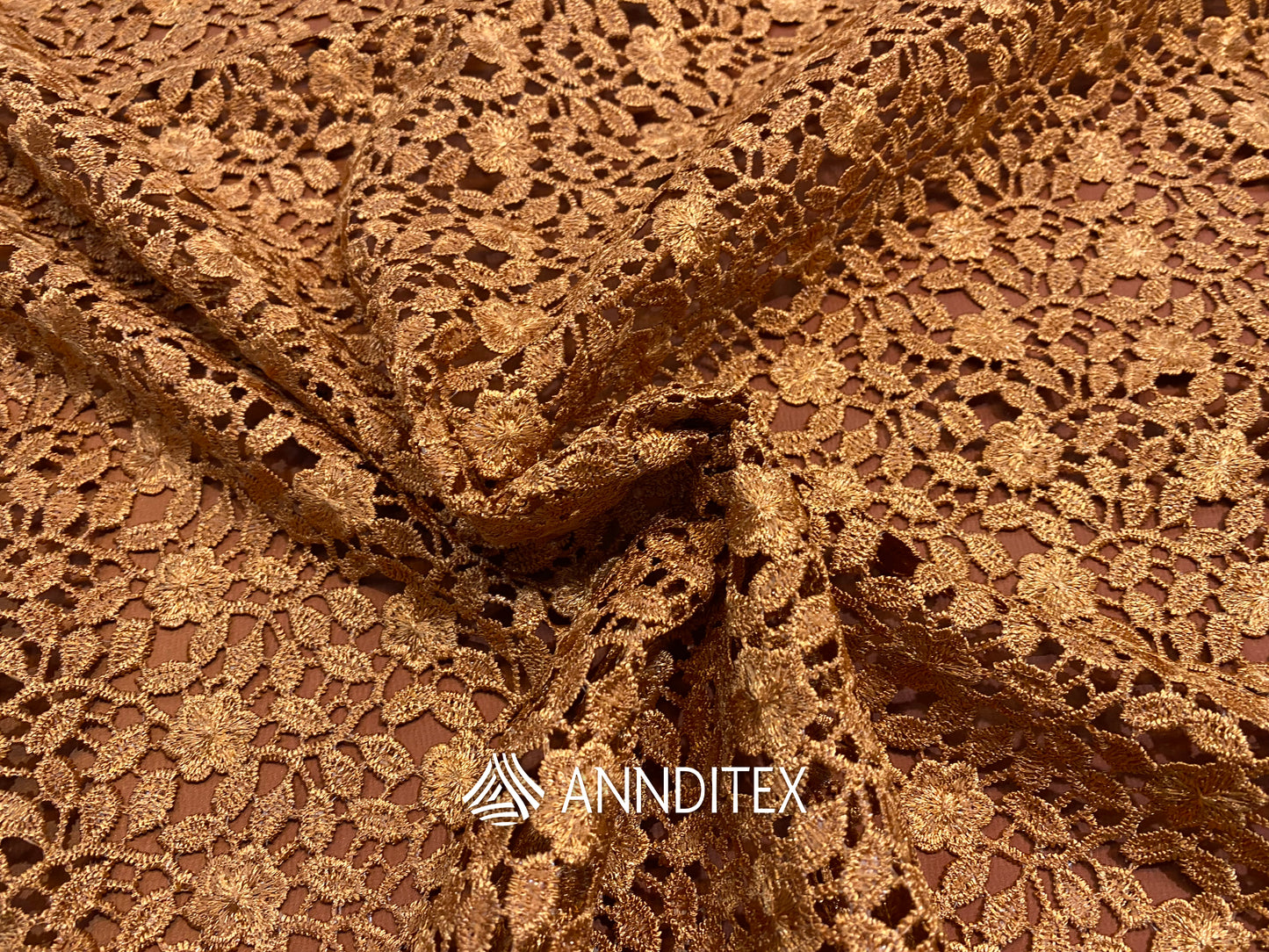 Wipiure floral – Negro, Chedrón, Gris y Beige | ANNDITEX