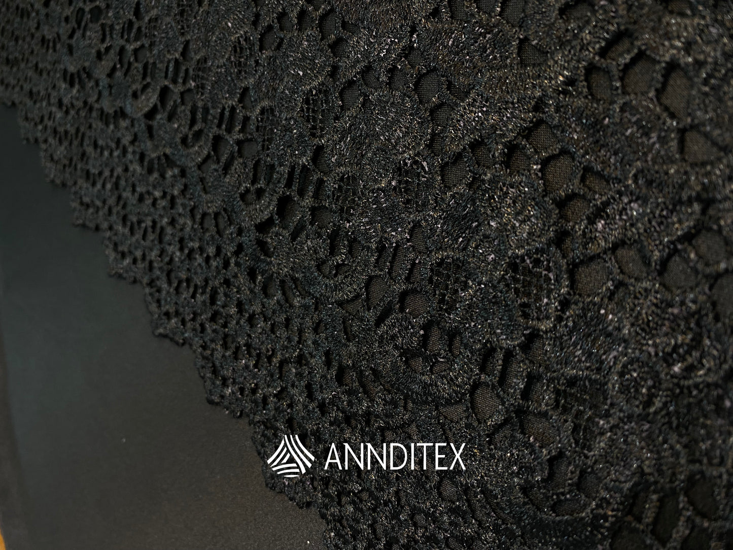 Wipiure floral – Negro, Chedrón, Gris y Beige | ANNDITEX