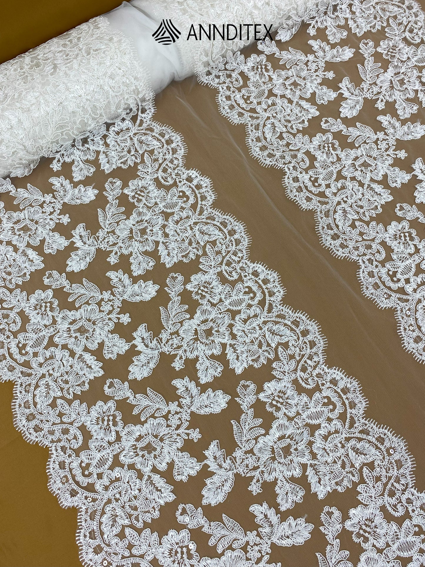 Tul bordado Ivory