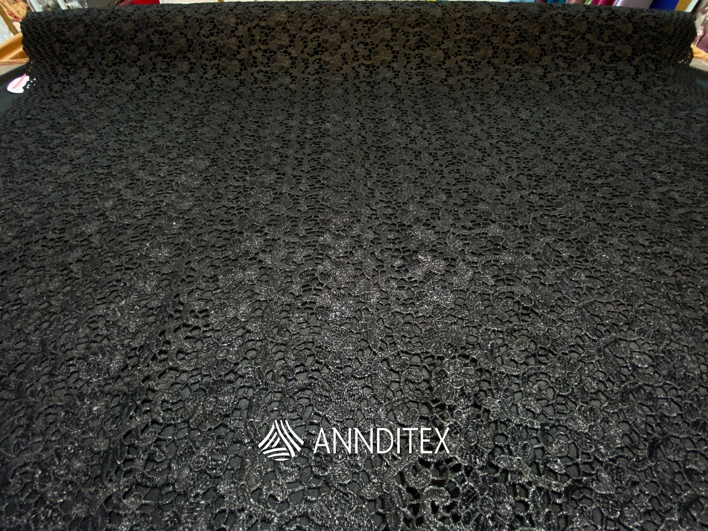 Wipiure floral – Negro, Chedrón, Gris y Beige | ANNDITEX