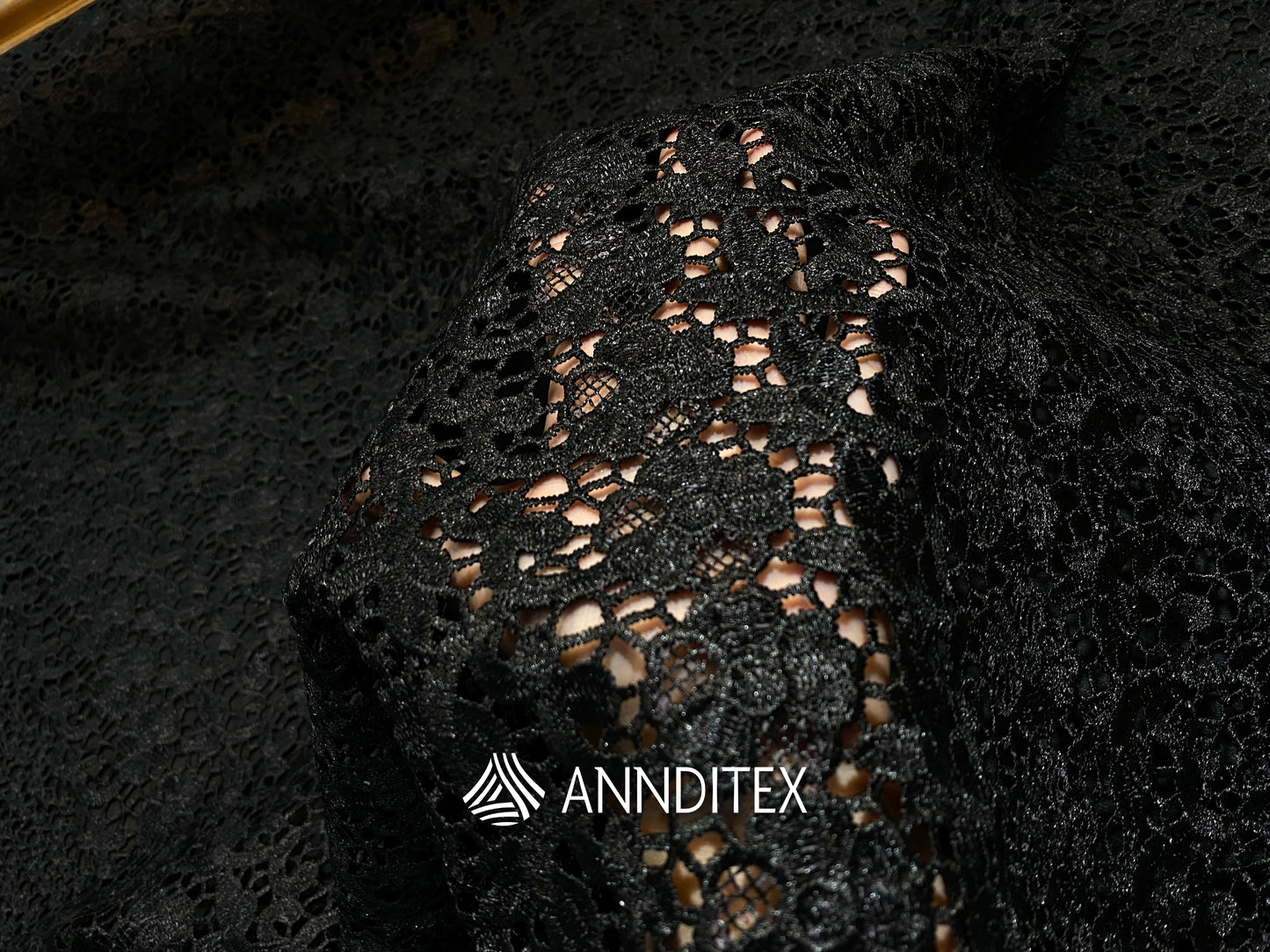 Wipiure floral – Negro, Chedrón, Gris y Beige | ANNDITEX